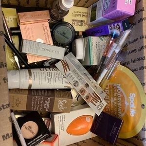 40 item makeup lot/mystery box